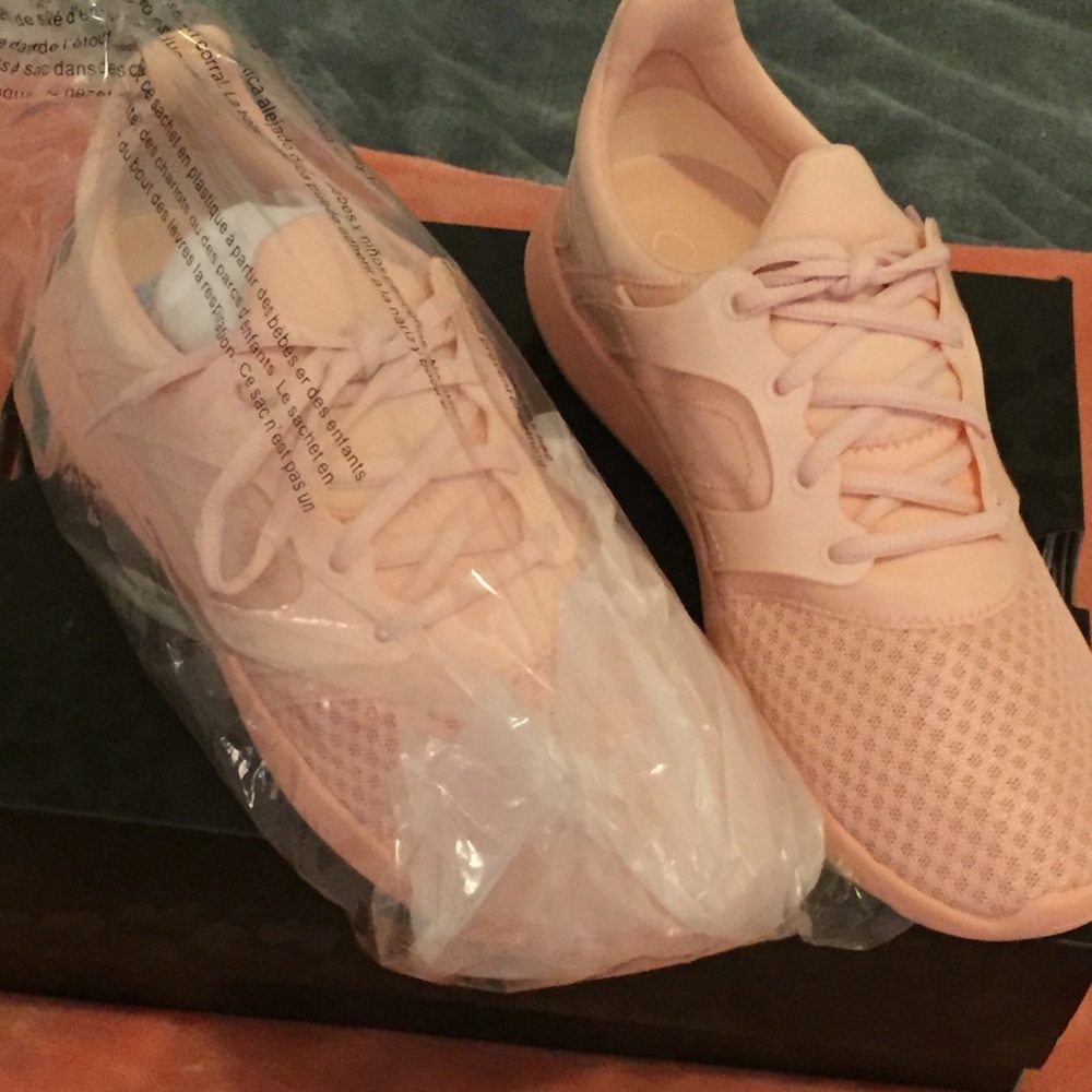 JESSICA SIMPSON PINK SNEAKERS